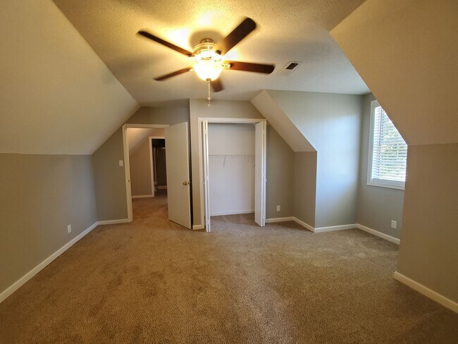 Building Photo - 3406 Oak Lawn Dr