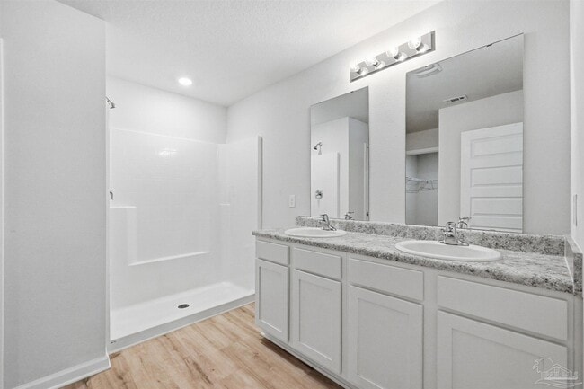 Building Photo - 5367 Peach Dr