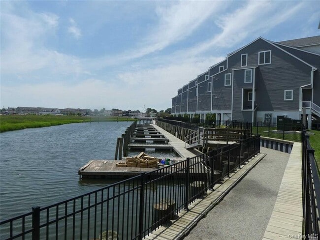 Building Photo - 237 Marina Pointe Dr
