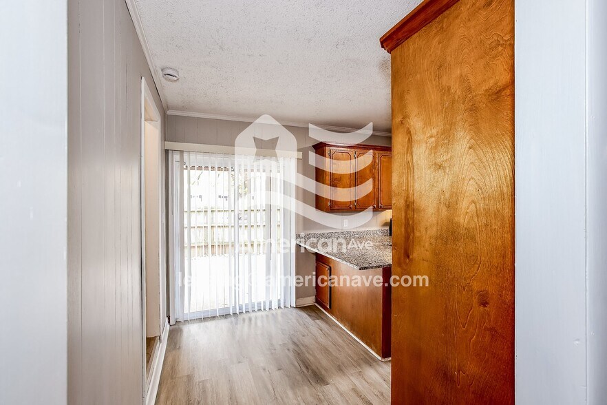 Building Photo - 711 Greendale Dr