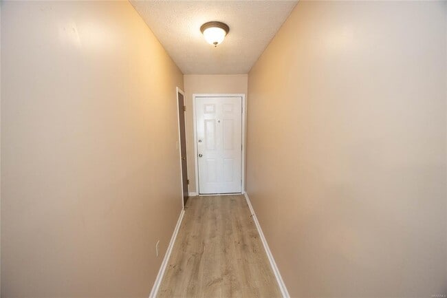 Building Photo - 510 Hollow Wood Rd