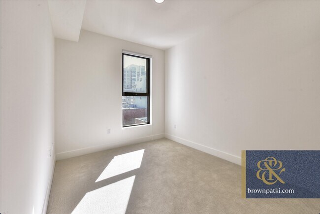 Building Photo - 1433 Bush St