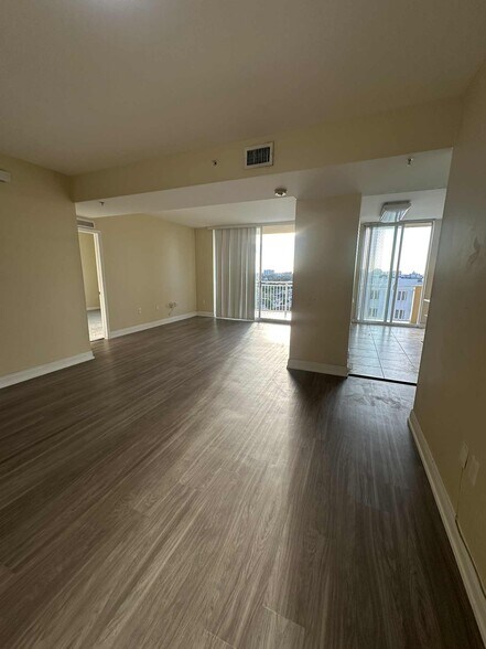 Building Photo - 2425 SW 27th Ave