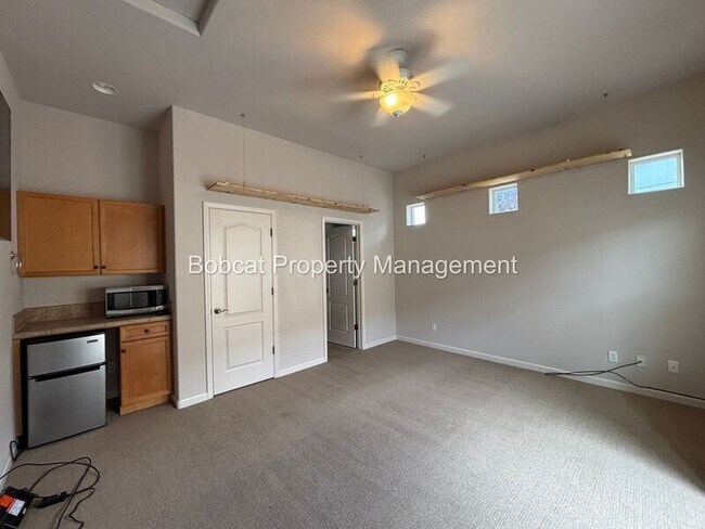 Building Photo - 963 Ranchview Cir