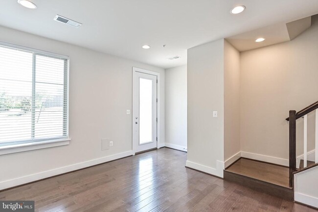 Building Photo - 4808 Garden View Ln