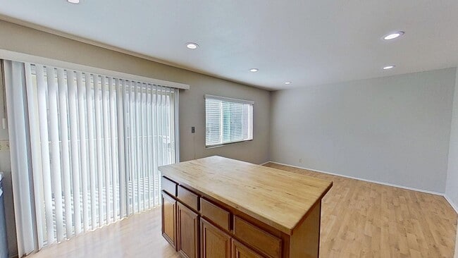 Building Photo - 4 Morning Star