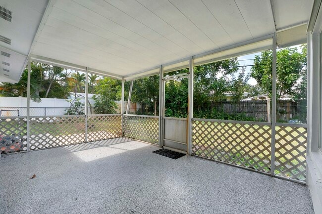 Building Photo - 2160 NE 53rd St