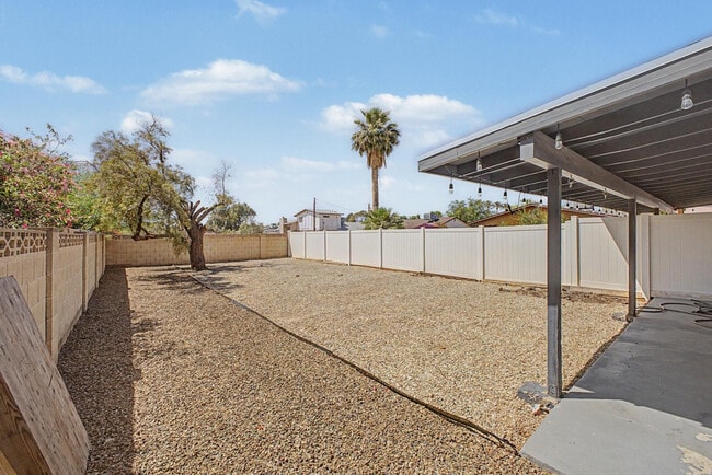 Building Photo - 2534 N 28th St