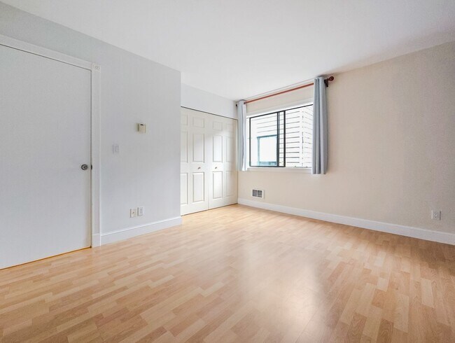 Building Photo - On-the-Water Living Experience: 2BR/2BA Co...