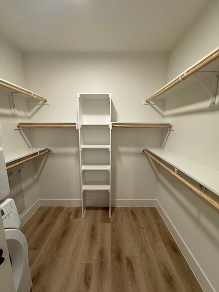 Building Photo - 2343 Portman Ave