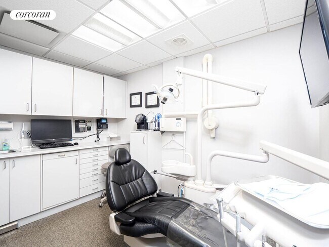 Building Photo - 30 Central Park S St