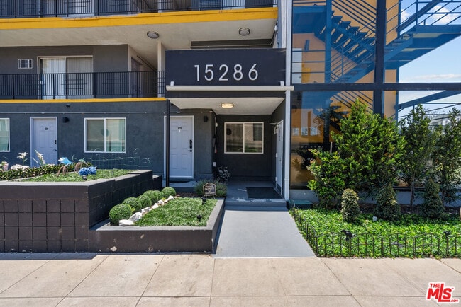 Building Photo - 15286 Sutton St