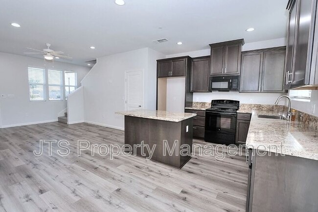 Building Photo - 5 Oak Manor Way