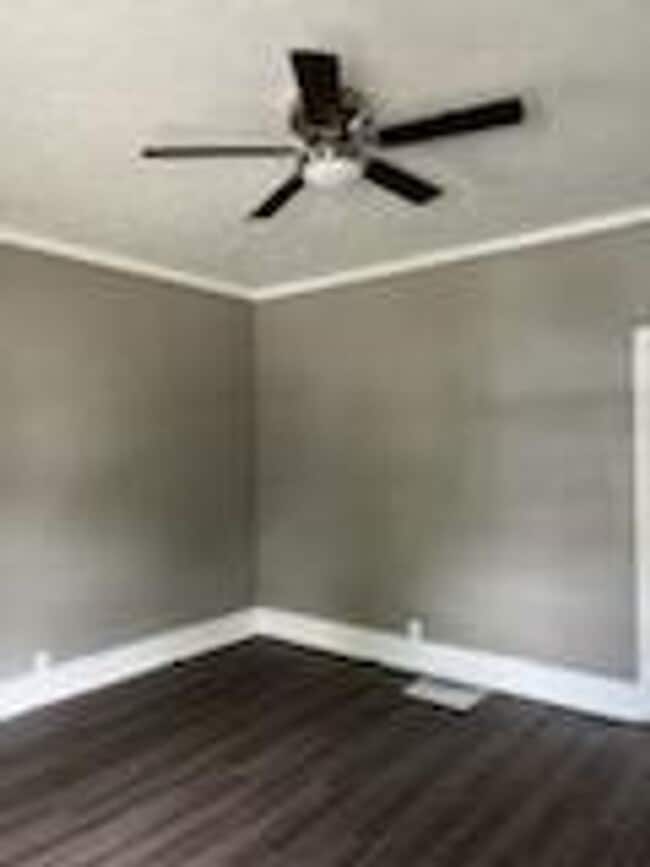 Building Photo - 2 bedroom 1 bath