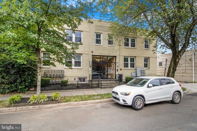 Building Photo - 417 18th St NE