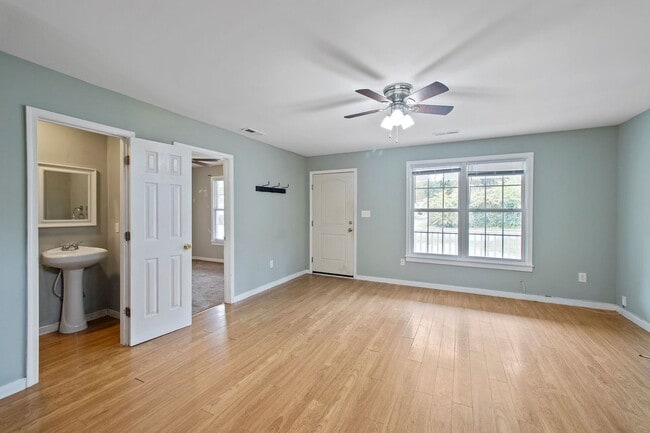 Building Photo - 5410 Campbell Ave