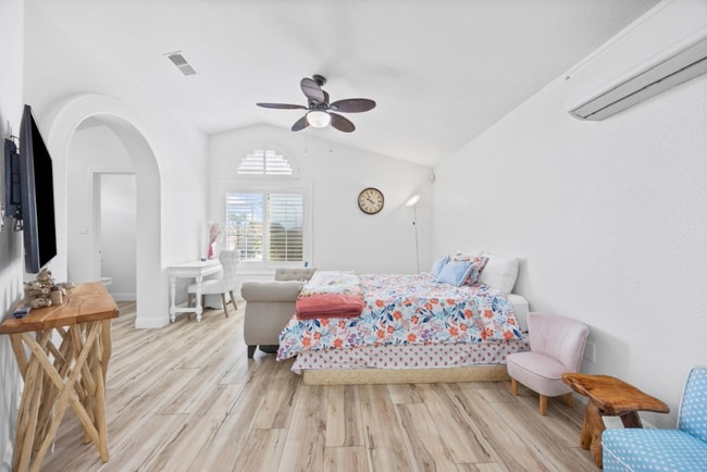 Building Photo - Beautiful 3-Bedroom, 3-Bath Home in Riverl...