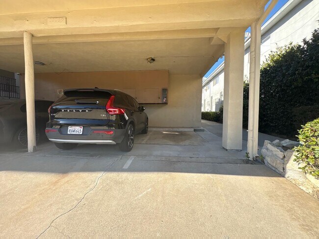 Building Photo - 11719 Mayfield Ave