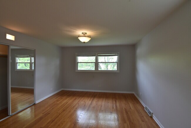 Building Photo - 1702 N Waterman Ave