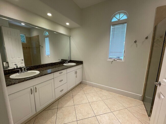Building Photo - ANNUAL RENTAL - 3 BEDROOM + DEN/ 3 BATH SP...