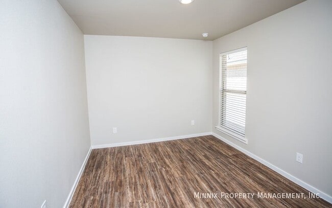 Building Photo - 1916 Langford Ave