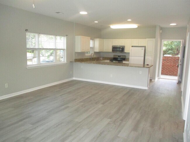 Building Photo - 3923 Gladiola Ct