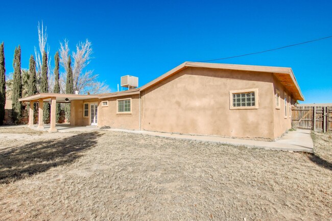 Building Photo - Beautiful East side HOME in Clin. Tx