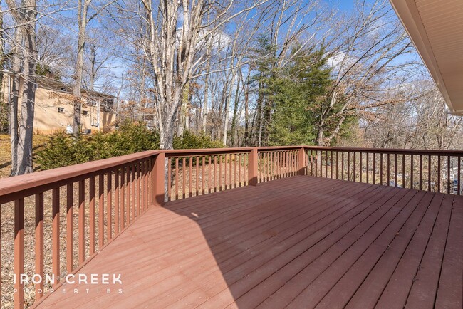 Building Photo - Adorable 3-Bedroom House in West Asheville