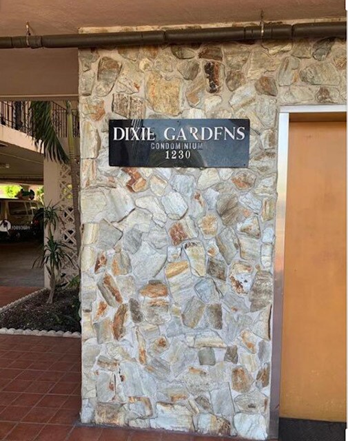 Building Photo - 1230 NE 139th St