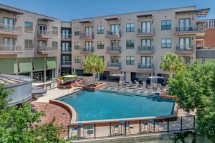 Building Photo - Southline