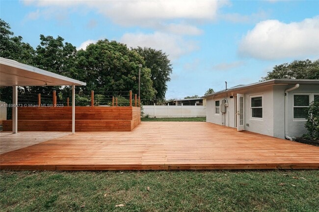 Building Photo - 1430 SW 32nd Ct