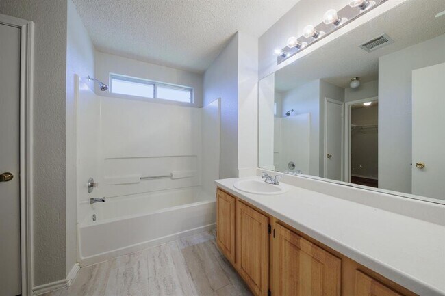 Building Photo - 13812 Springheath