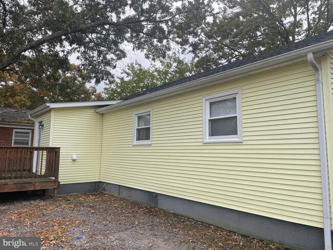 Building Photo - 123 Early St