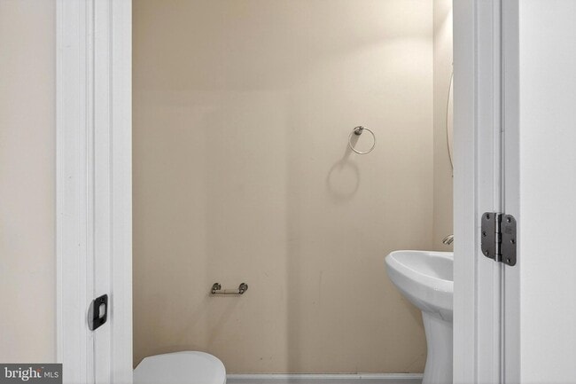 Building Photo - 48 Munro Rd