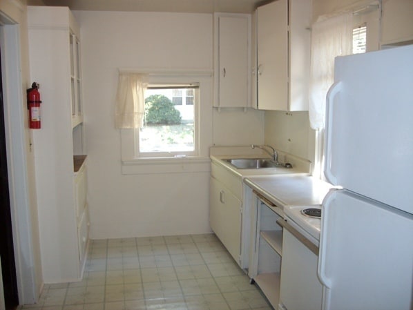 Building Photo - Hardwood Floors~ Large, Covered Front Porch