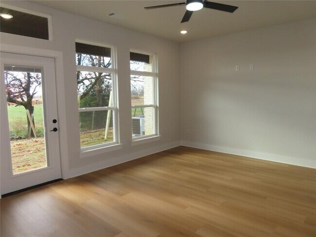 Building Photo - 1881 Lapis Ave