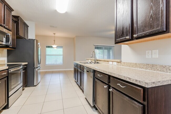 Building Photo - 13307 Tamarack Blvd