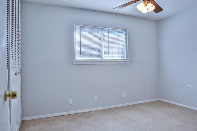 Building Photo - 9518 Millbrook Dr