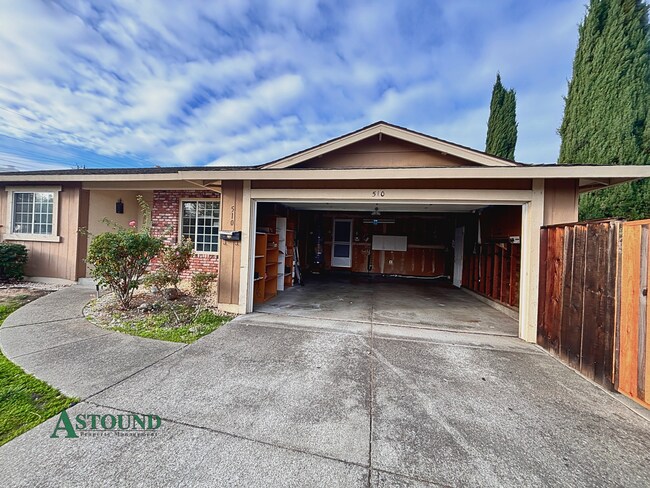 Building Photo - 510 Linford Pl
