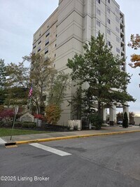 Building Photo - 1 Riverpointe Plaza