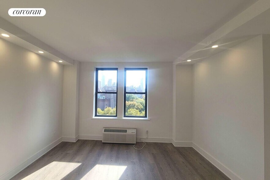 Building Photo - 45 W 81st St