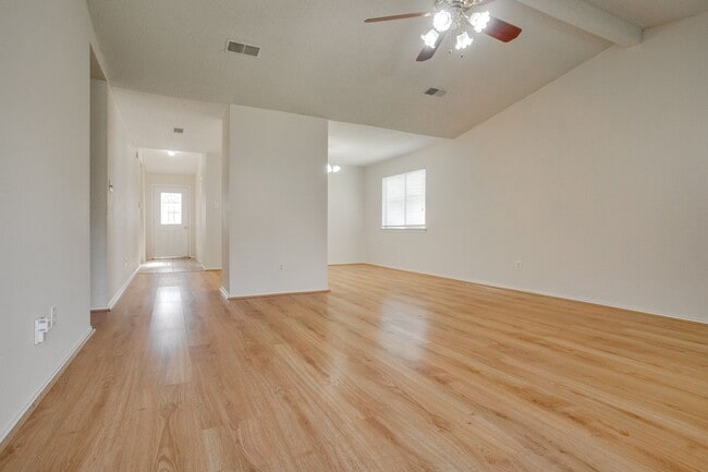 Building Photo - 9805 Briar Ridge Dr