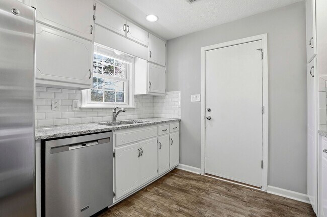 Building Photo - 3/2 PTC Ranch. Updated house on Corner Lot in Starr's Mill District.