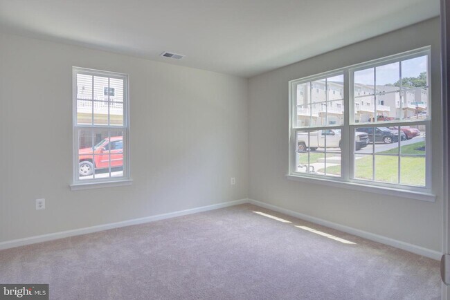 Building Photo - 2506 EMBER Ln