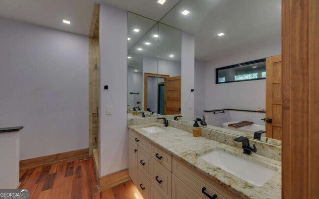 Building Photo - 675 Freedom Heights Dr