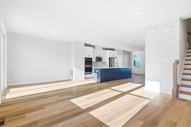 Building Photo - 1017 Venifena Terrace SE