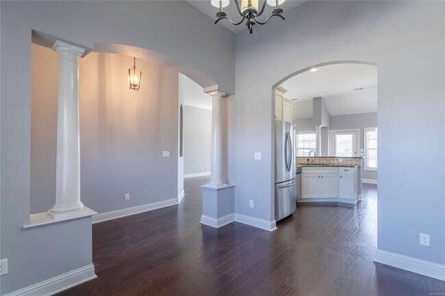 Building Photo - 8740 Pemberton Park