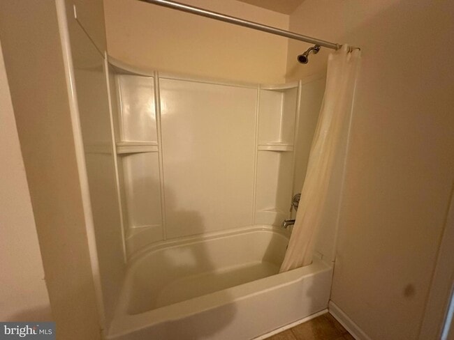 Building Photo - 103 Russell Ln