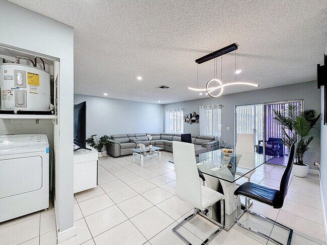 Building Photo - 3586 La Playas Ct