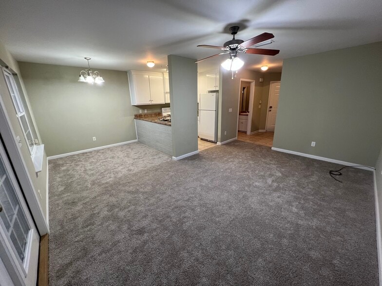 Living - 140 Coral Ln